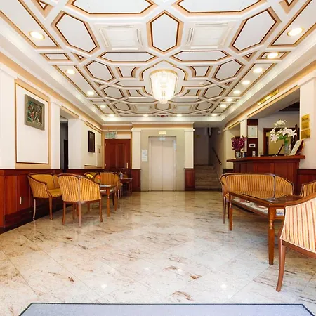 Hotel Koedmoen Eger