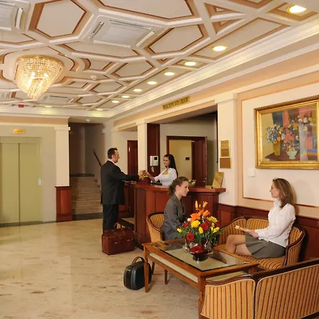 Hotel Koedmoen Eger