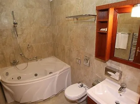 Koedmoen Hotel 4*