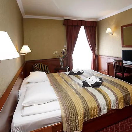 Hotel Koedmoen Eger